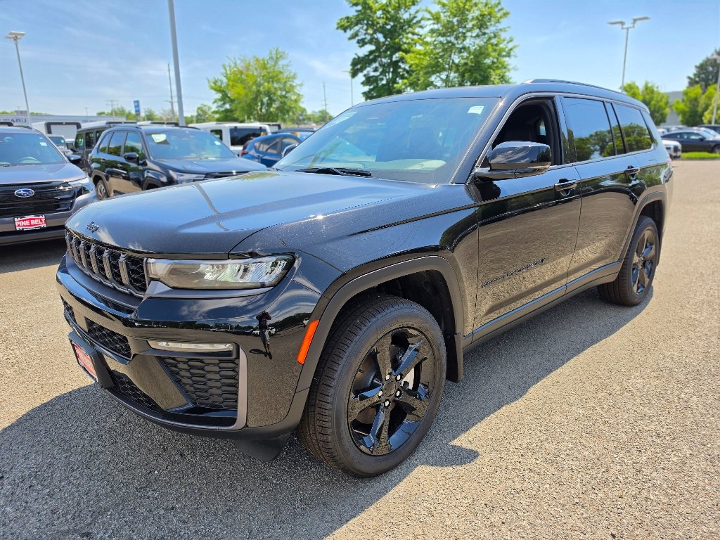 New 2026 Diamond Black Crystal Pearl-Coat Exterior Paint Jeep Limited image 1