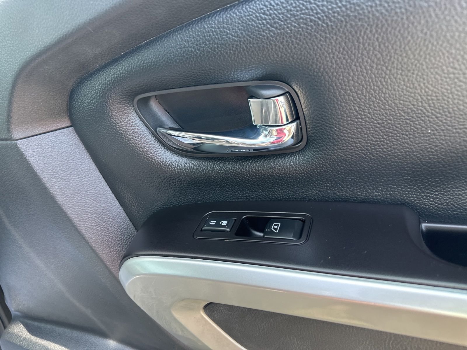 Used 2019 Gray Nissan SL image 38