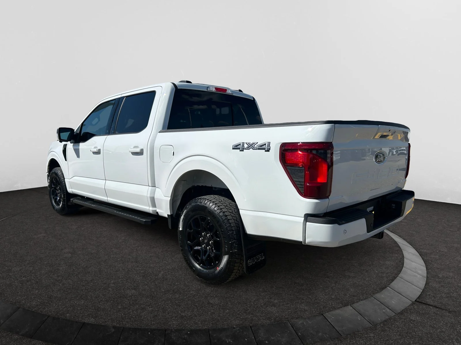 New 2026 Oxford White Ford XLT image 3