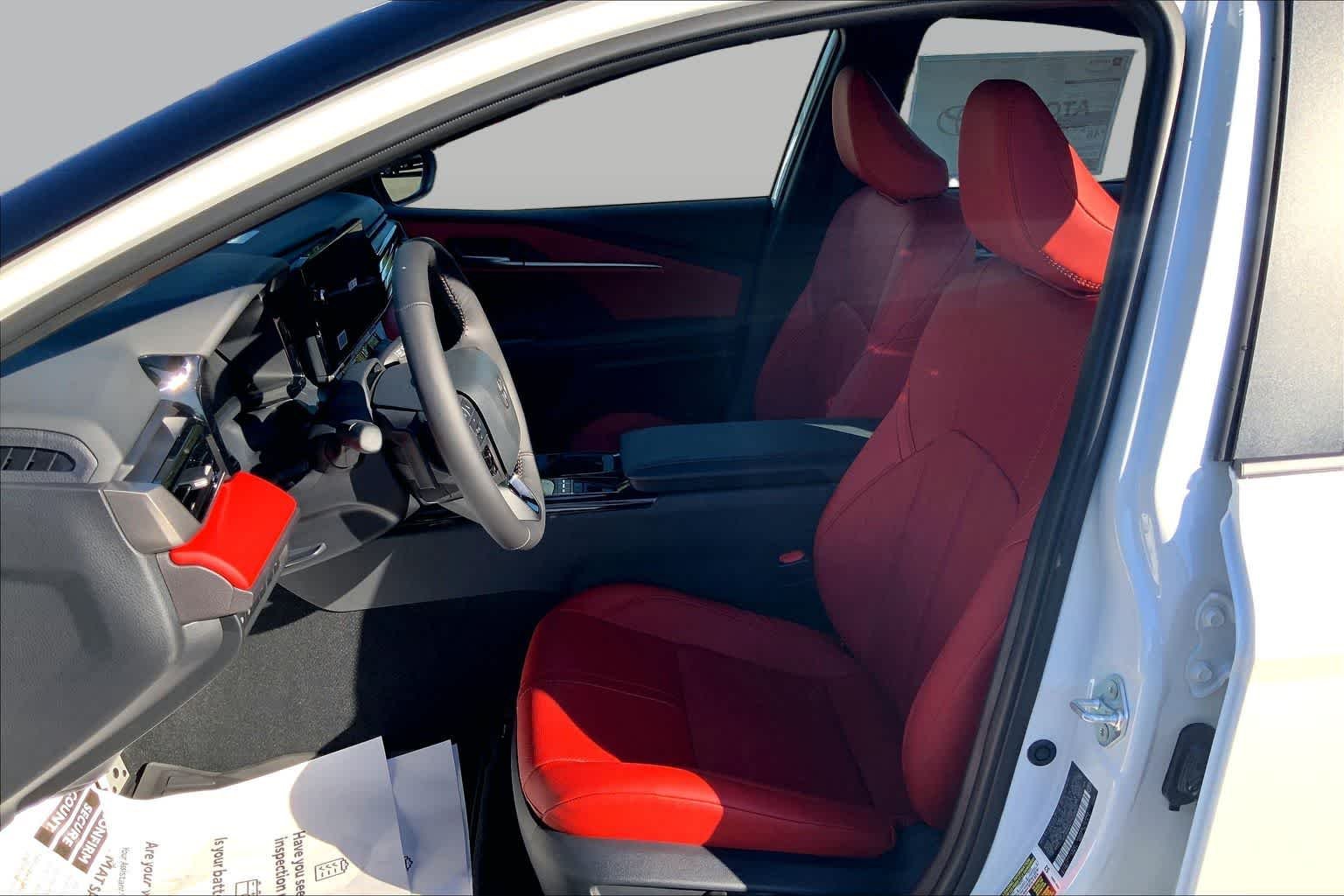 New 2026 Wind Chill Pearl with Midnight Black Metallic roof Toyota XSE image 9