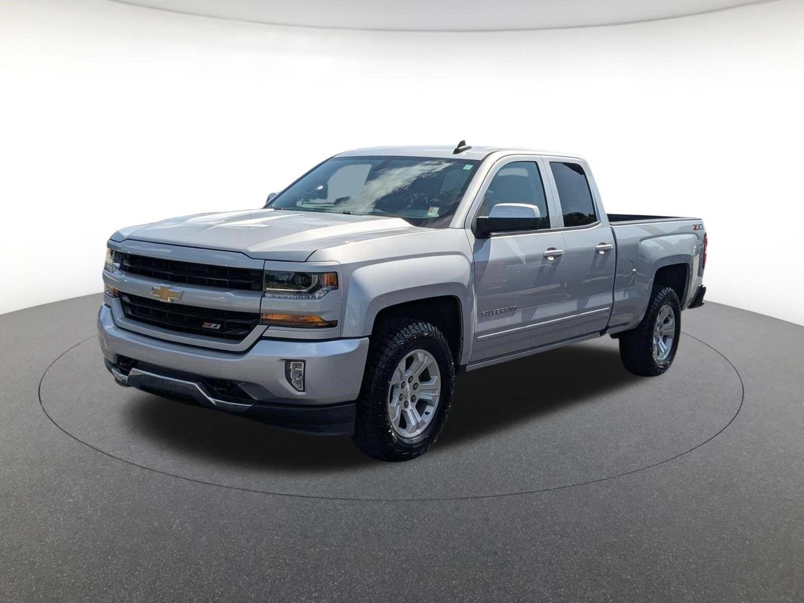 Used 2018 Silver Ice Metallic Chevrolet LT image 8