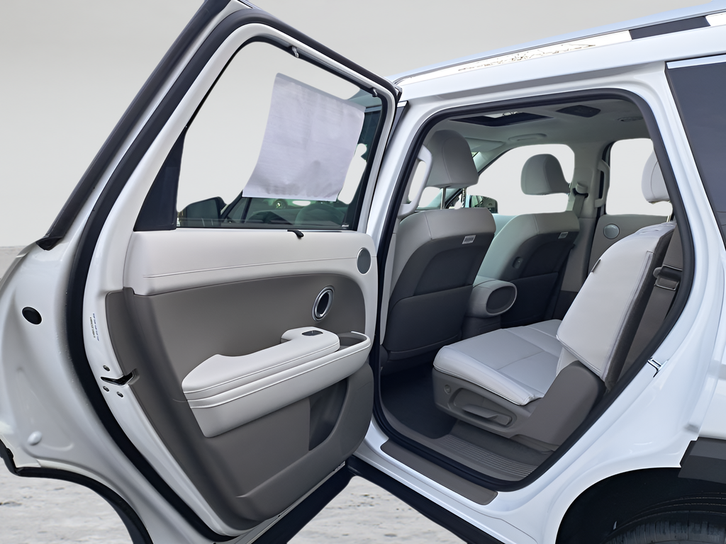 New 2026 White Hyundai SEL Premium image 11