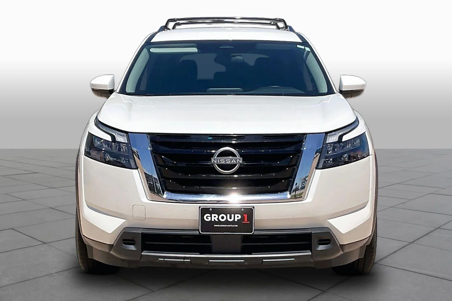 Used 2024 Pearl White Tricoat Nissan SV image 4