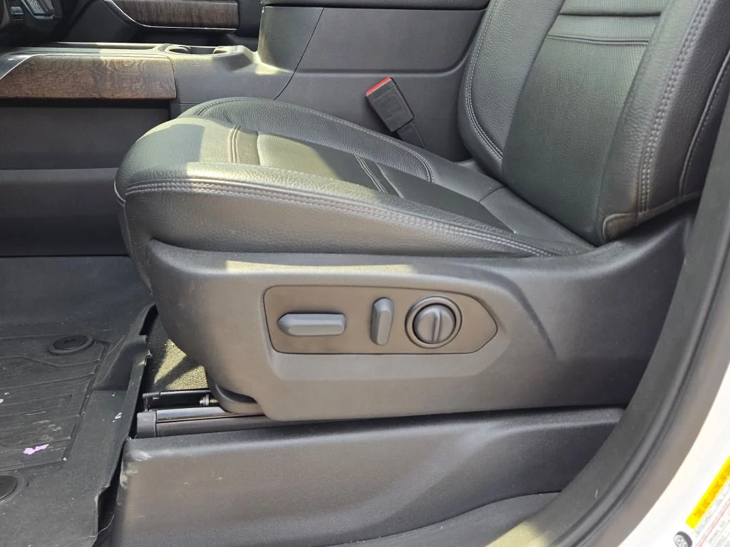 Used 2022 White GMC Denali image 25