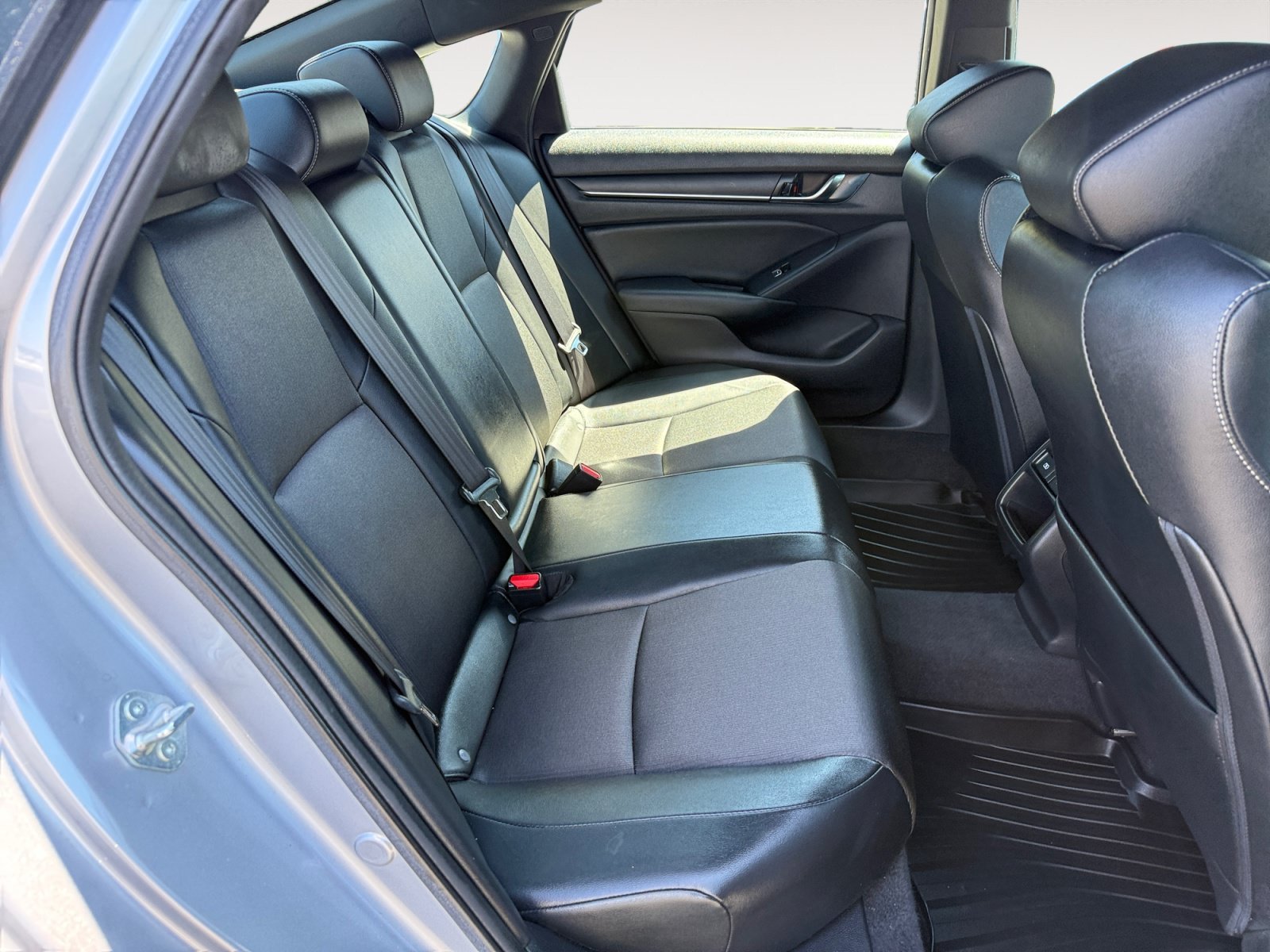 Used 2022 Lunar Silver Metallic Honda Sport image 18