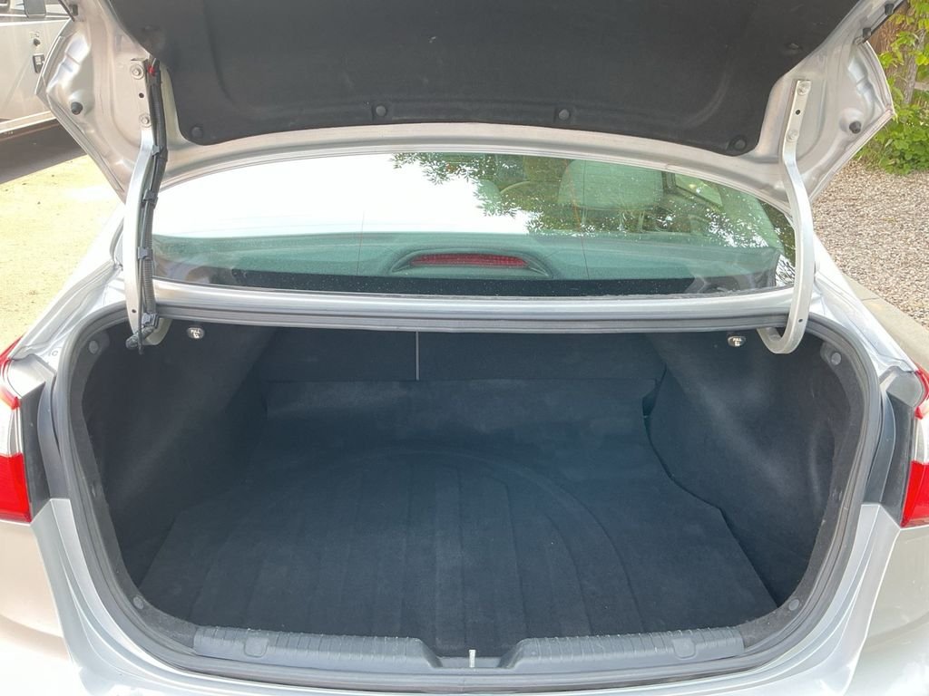 Used 2015 Silver Kia LX image 20
