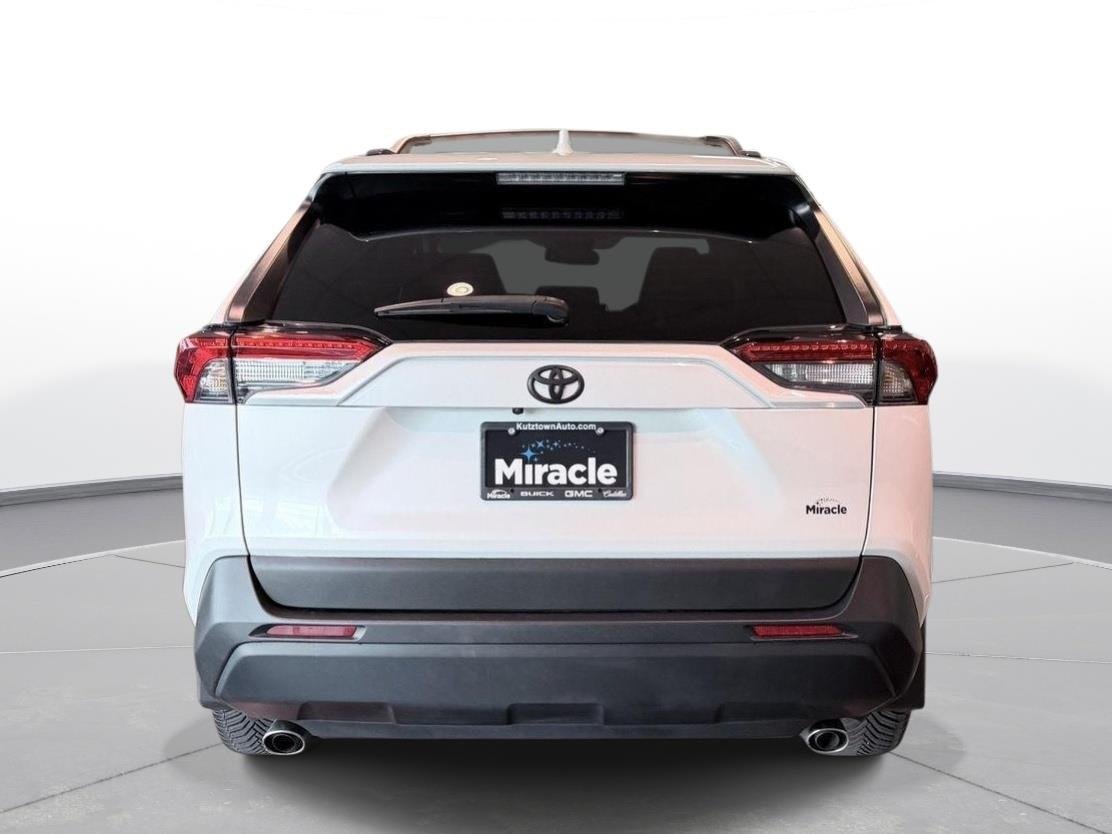 Used 2024 Wind Chill Pearl Toyota XLE Premium image 14