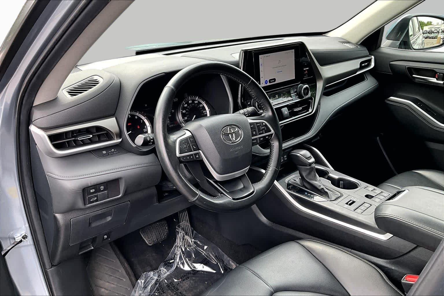 Used 2024 Moon Dust Toyota XLE image 18