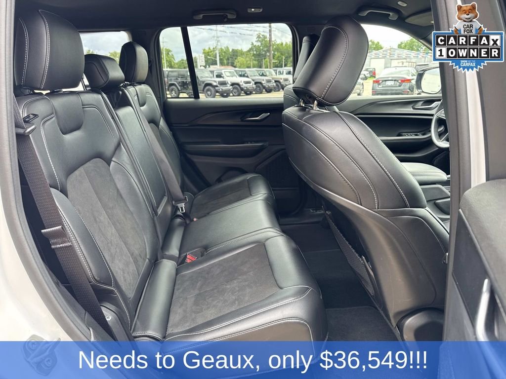 Used 2025 White Jeep Altitude image 23