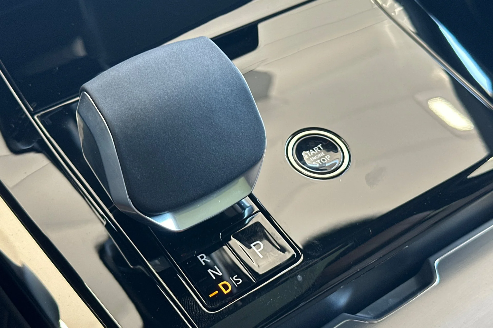 New 2026 Borasco Grey Land Rover SE image 23