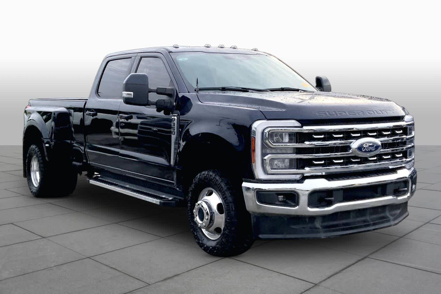 Used 2023 Antimatter Blue Metallic Ford LARIAT image 3