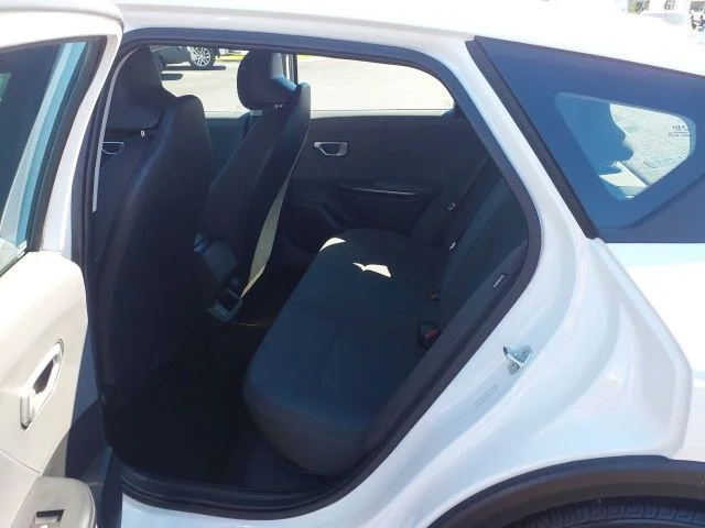 Used 2025 White Kia LXS image 2