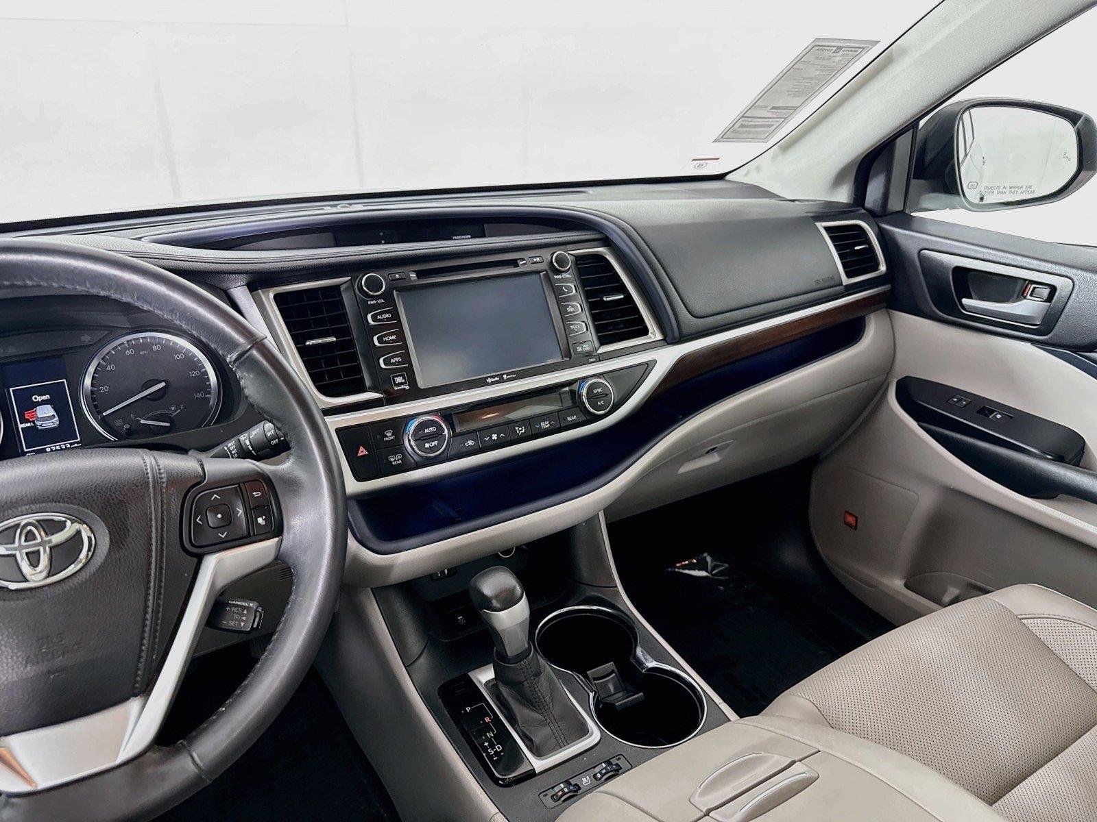 Used 2015 Silver Sky Metallic Toyota Limited image 35