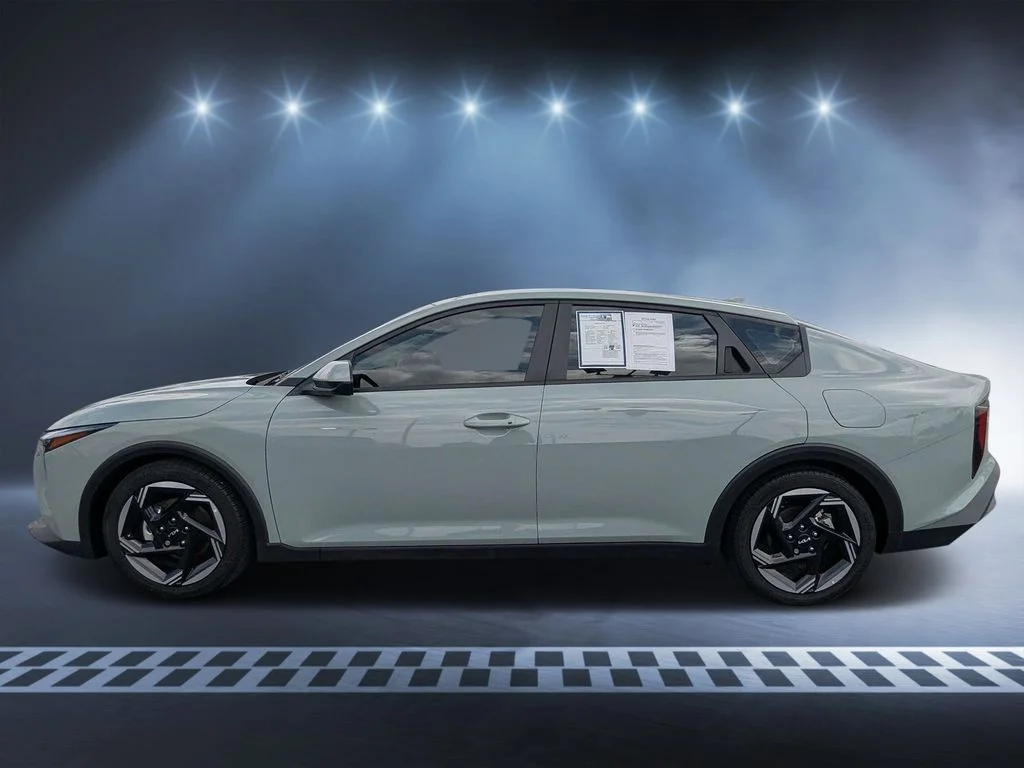 Used 2025  Kia EX image 7