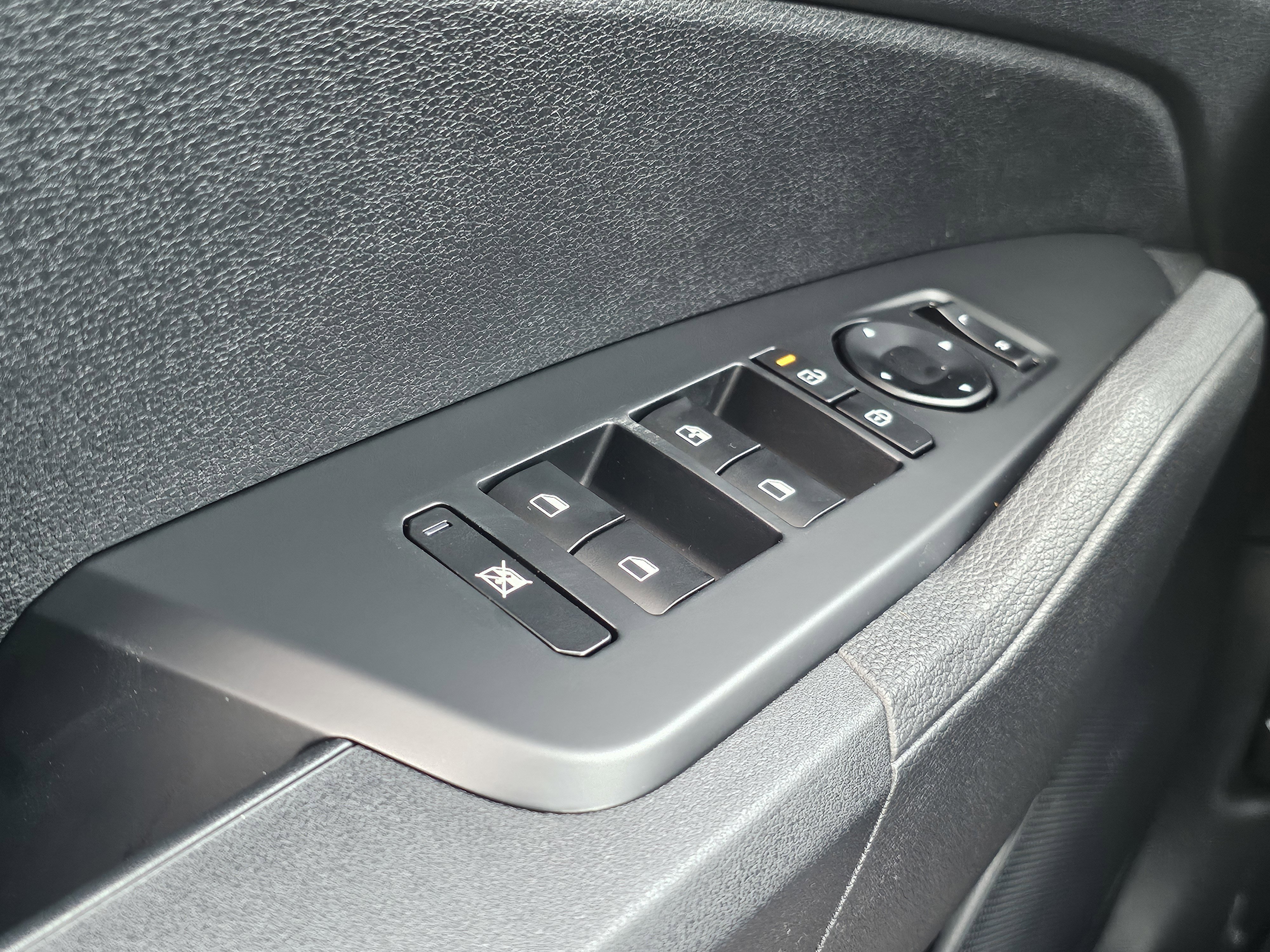 New 2026 Glacial White Pearl Kia LX image 12