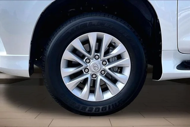Used 2023 White Lexus 460 image 8