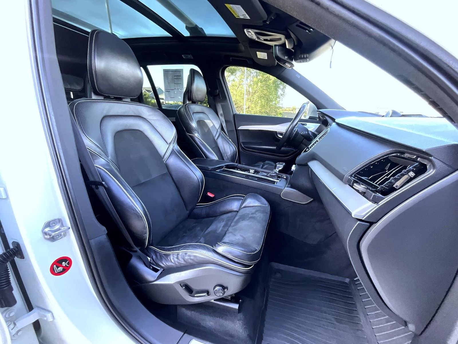 Used 2016 White Volvo T6 R-Design image 16