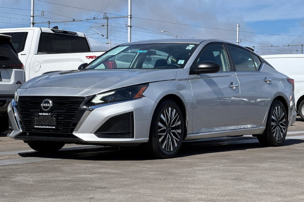 Used 2024 Silver Nissan 2.5 SV image 8