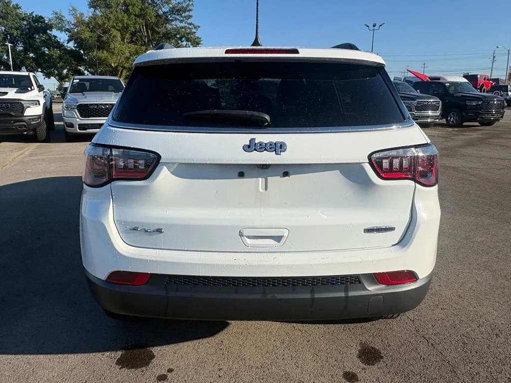 Used 2024 White Jeep Latitude image 6
