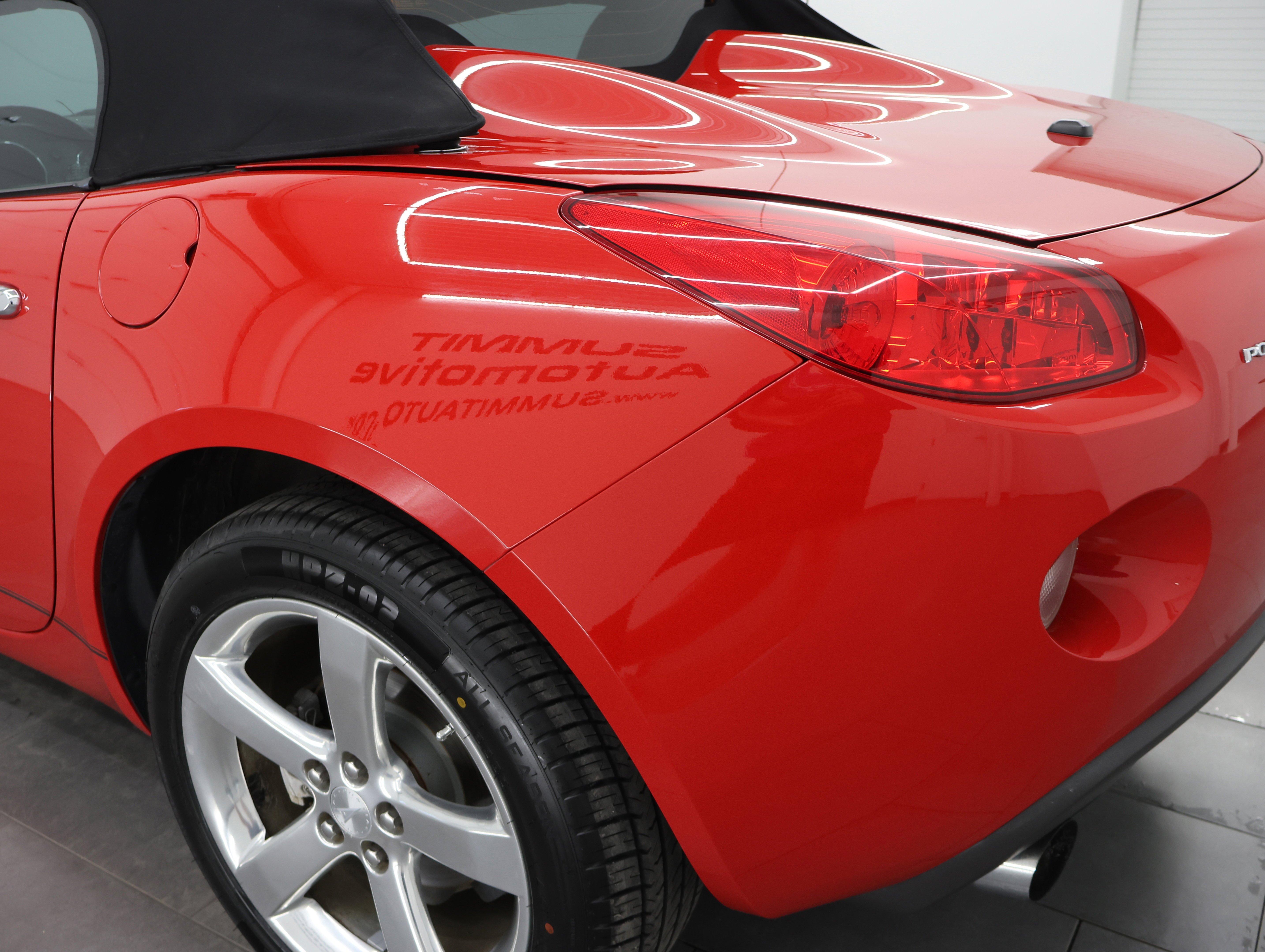 Used 2007 Aggressive (Victory Red) Pontiac GXP Convertible: GXP-CONVERTIBLE-5 SPEED STICK-BLACK LEATHER-LIKE NEW TIRES image 25