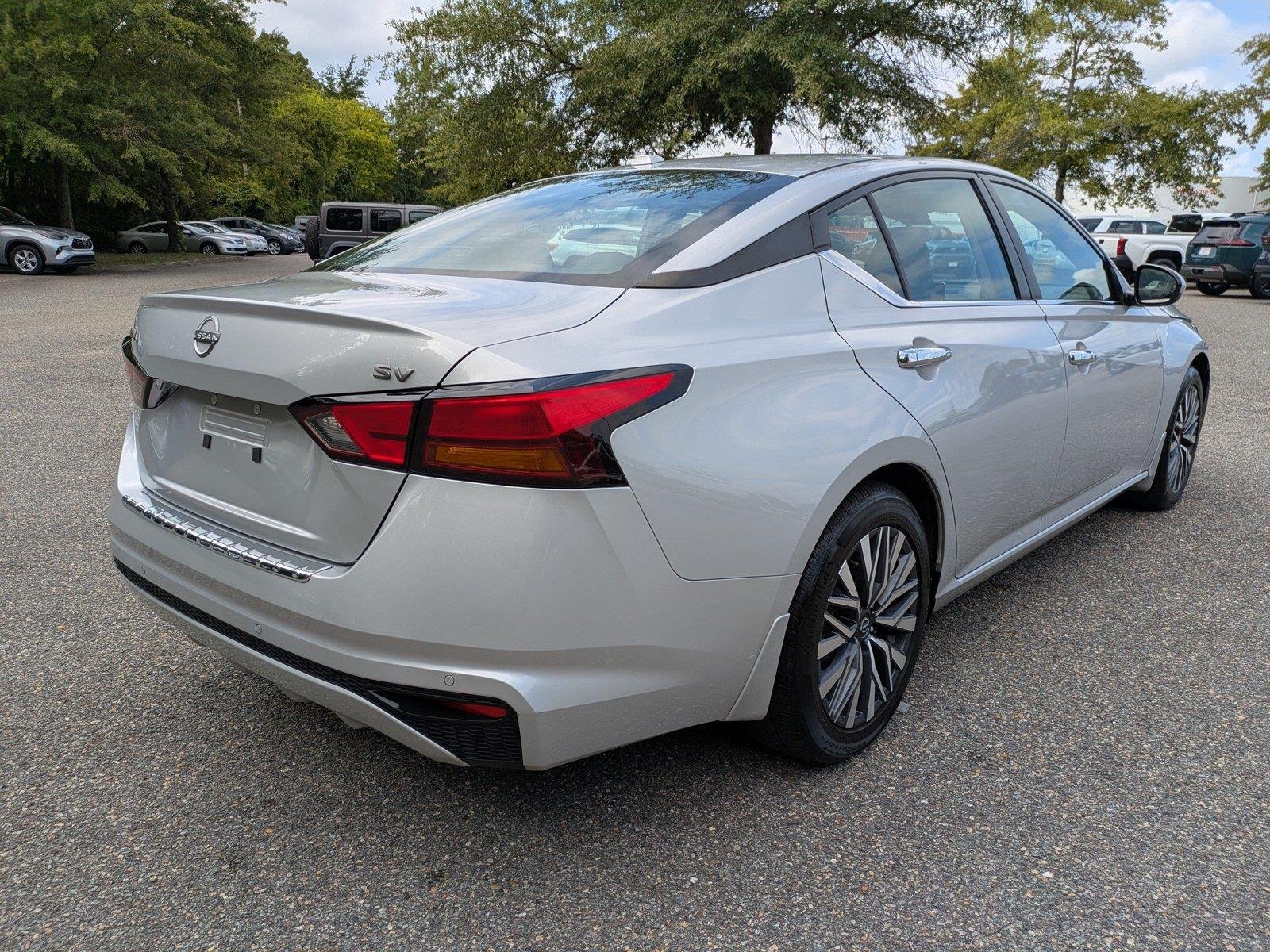 Used 2023 Brilliant Silver Metallic Nissan 2.5 SV image 4