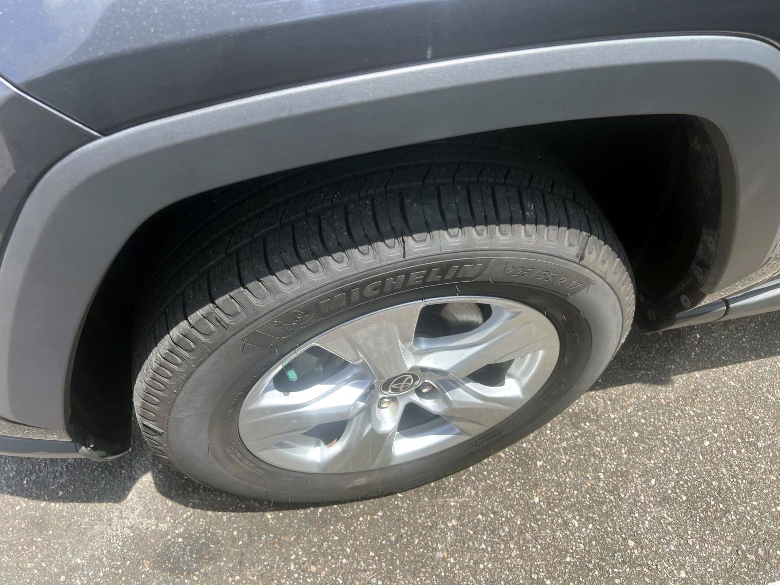 Used 2021 Magnetic Gray Metallic Toyota Hybrid XLE image 4