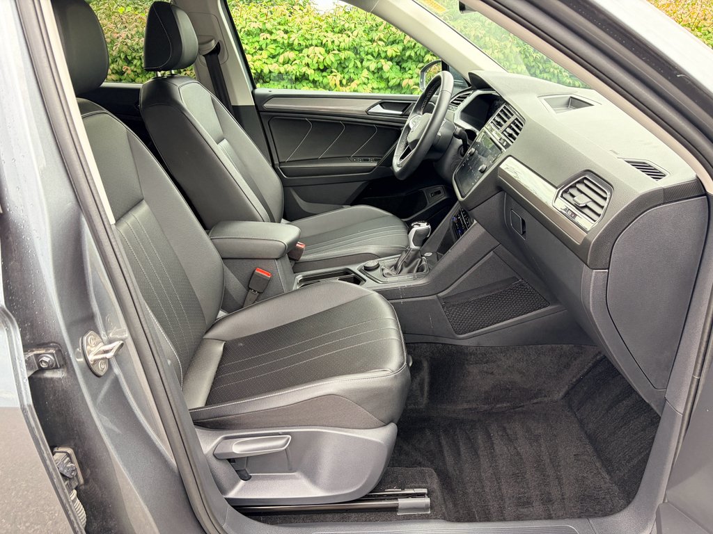 Used 2024 Platinum Gray Metallic Volkswagen SE image 17