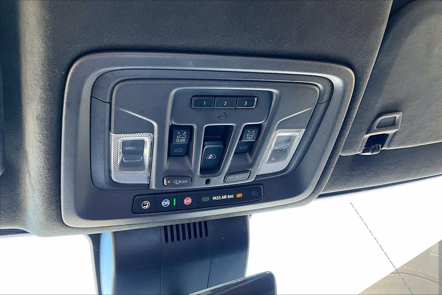 Used 2023 White Frost Tricoat GMC Denali Ultimate image 32