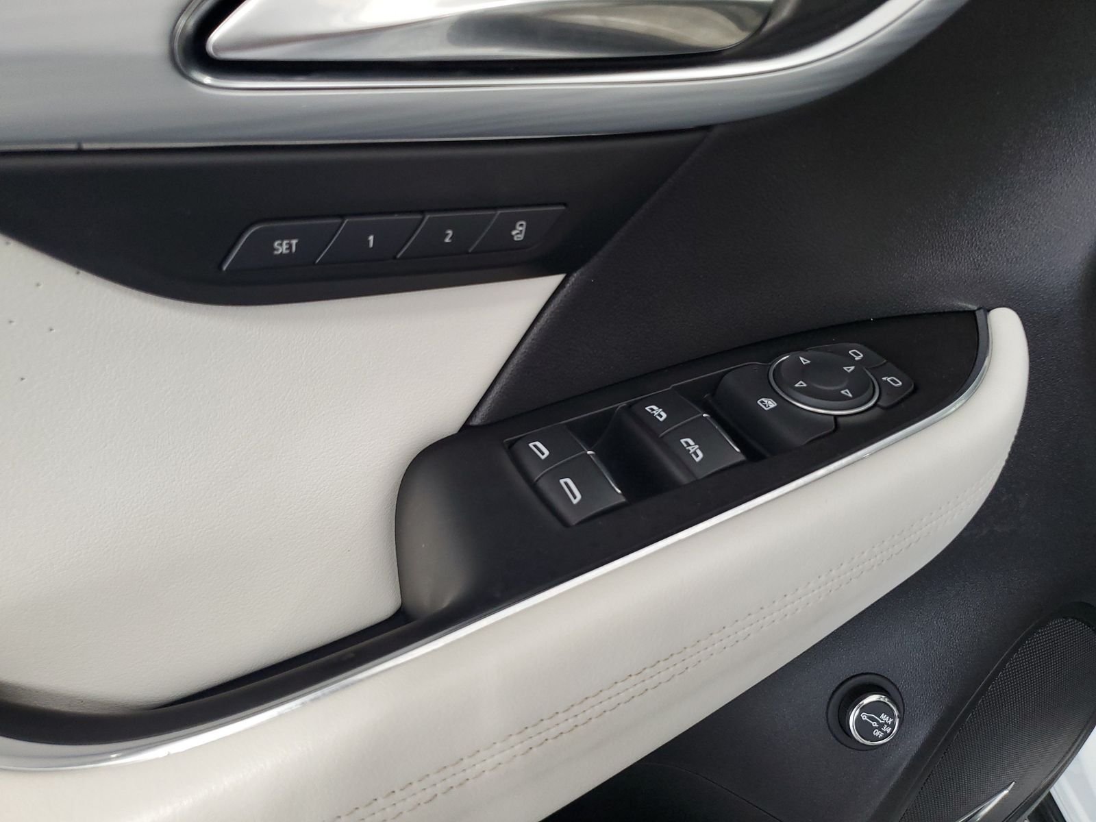 Used 2024 White Buick Avenir image 14