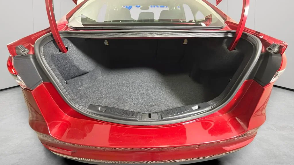 Used 2020 Red Ford SE image 29