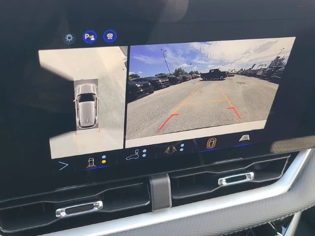 New 2027 Summit White Chevrolet LT image 29