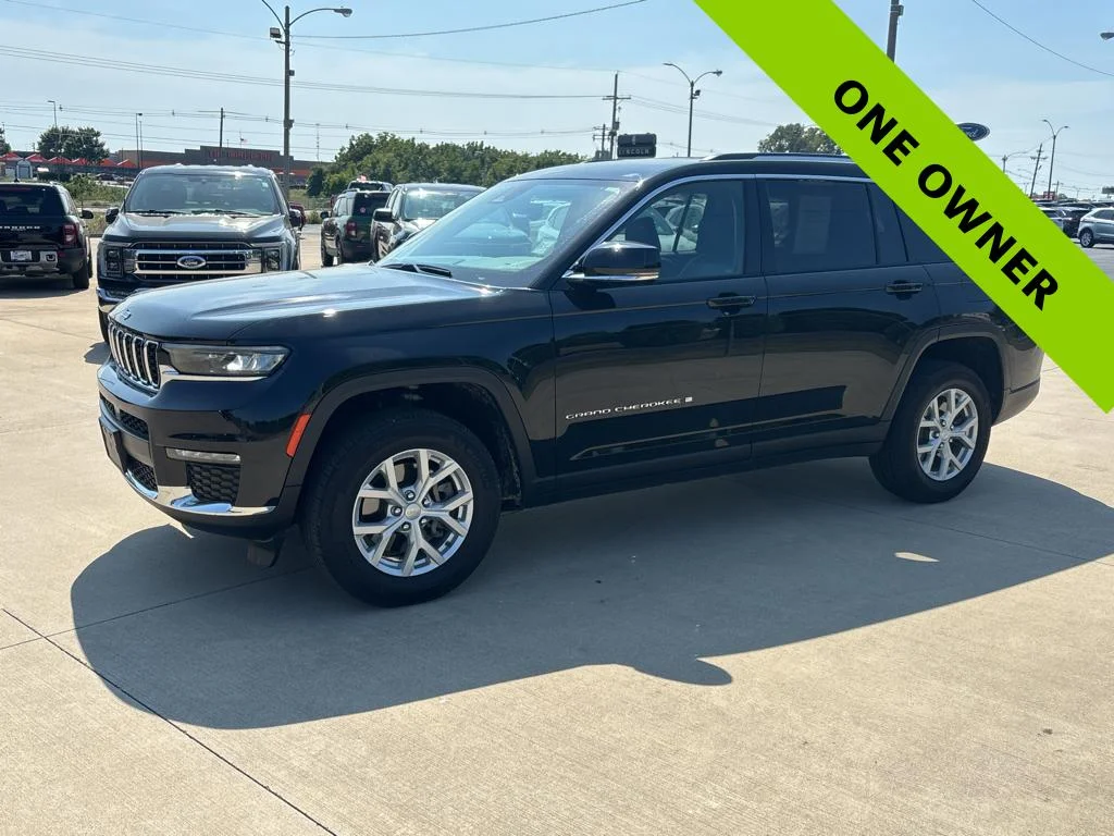 Used 2023 Diamond Black Jeep Limited image 2