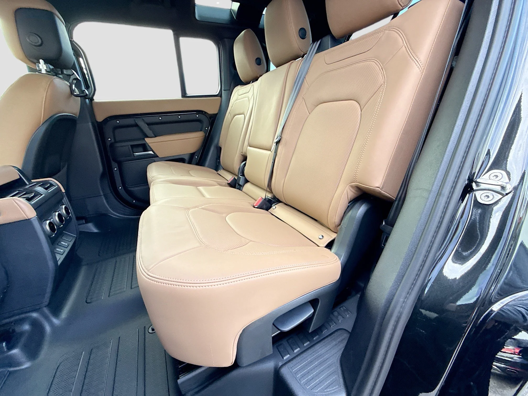 New 2026 Santorini Black Metallic Land Rover X-Dynamic SE image 21
