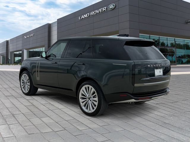 New 2026 Belgravia Green Land Rover SE image 3