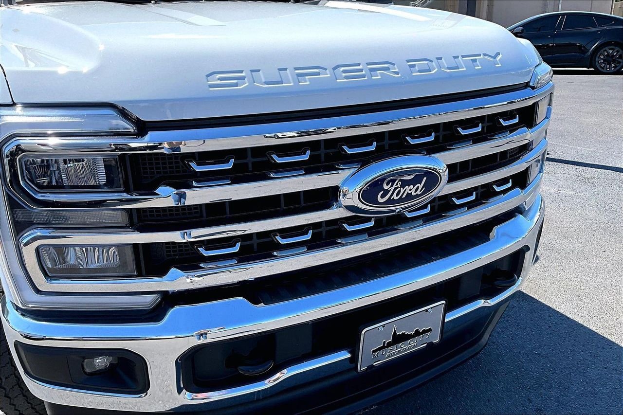 Used 2025 OXFORD WHITE Ford LARIAT image 34
