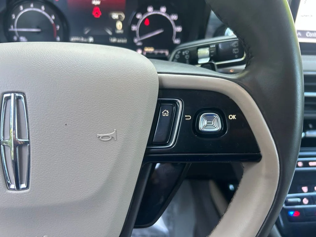 Used 2020 Red Lincoln Standard image 22