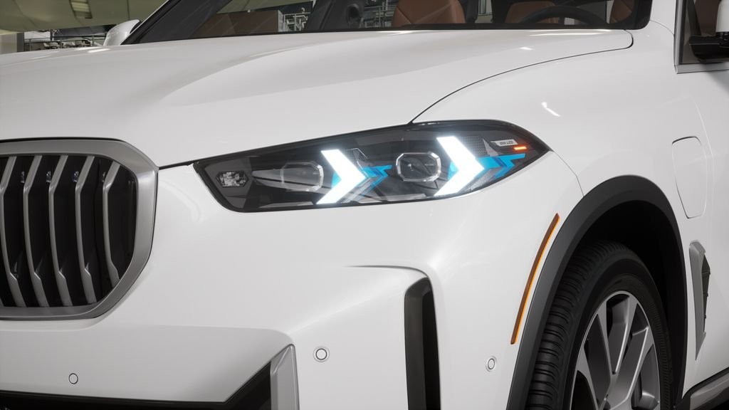 Used 2026 Mineral White Metallic BMW xDrive50e image 32