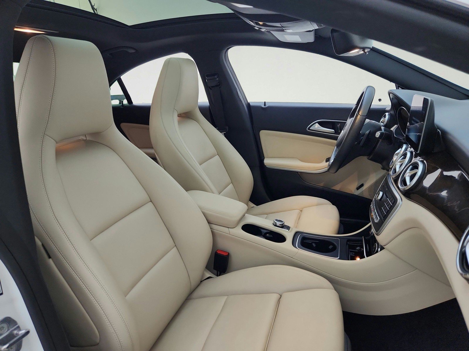 Used 2019 Polar White Mercedes-Benz CLA 250 image 30