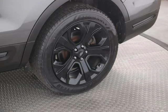 Used 2019 Gray Ford Sport image 7