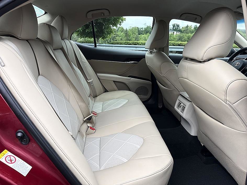 Used 2018 Ruby Flare Pearl Toyota XLE image 21