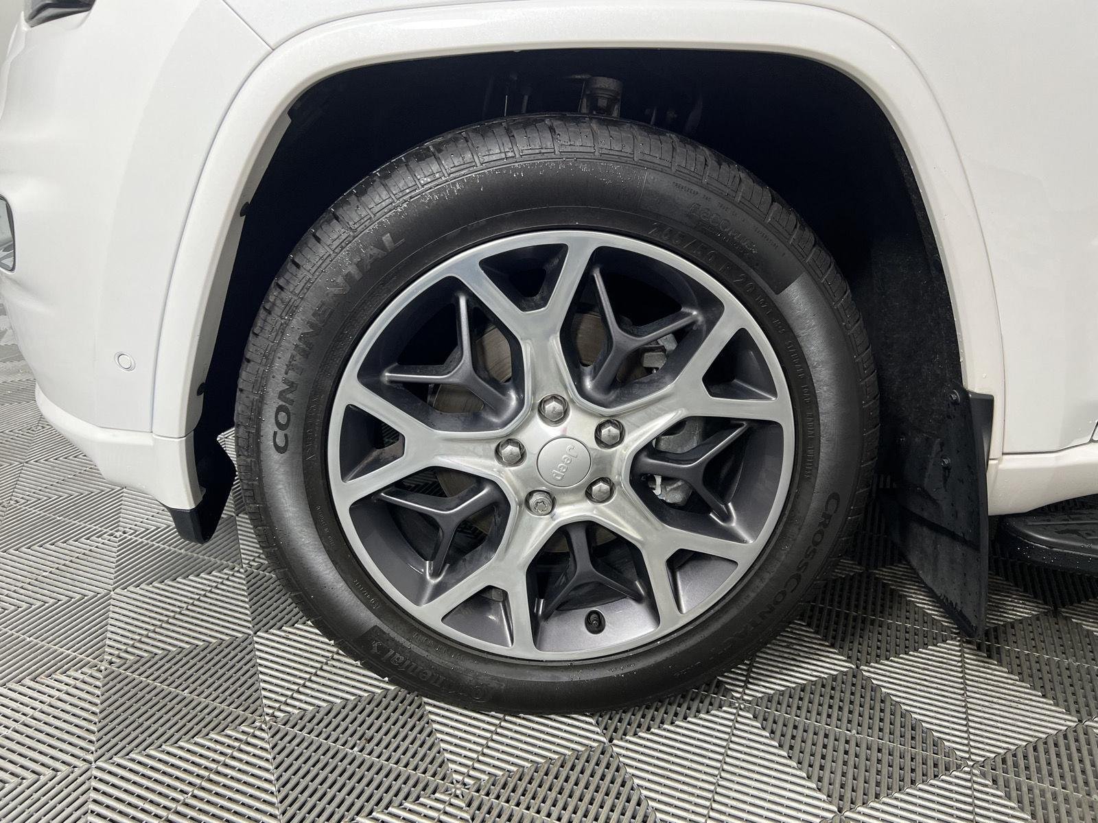 Used 2019 Ivory 3-Coat Jeep Overland image 32