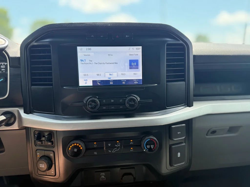 Used 2022 Oxford White Ford XL image 36