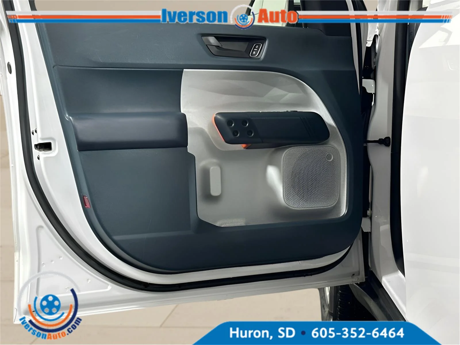 Used 2023 Oxford White Ford XLT image 15
