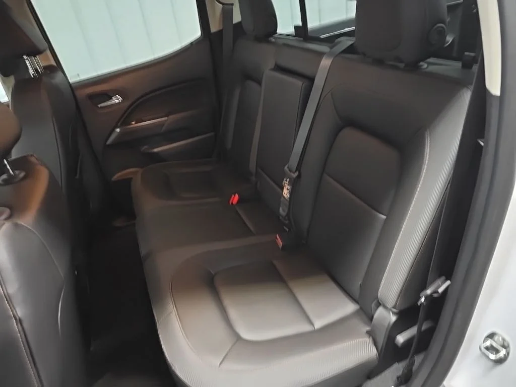 Used 2022 White GMC AT4 w/Leather image 31