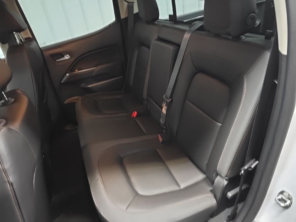 Used 2022 Summit White GMC AT4 w/Leather image 31