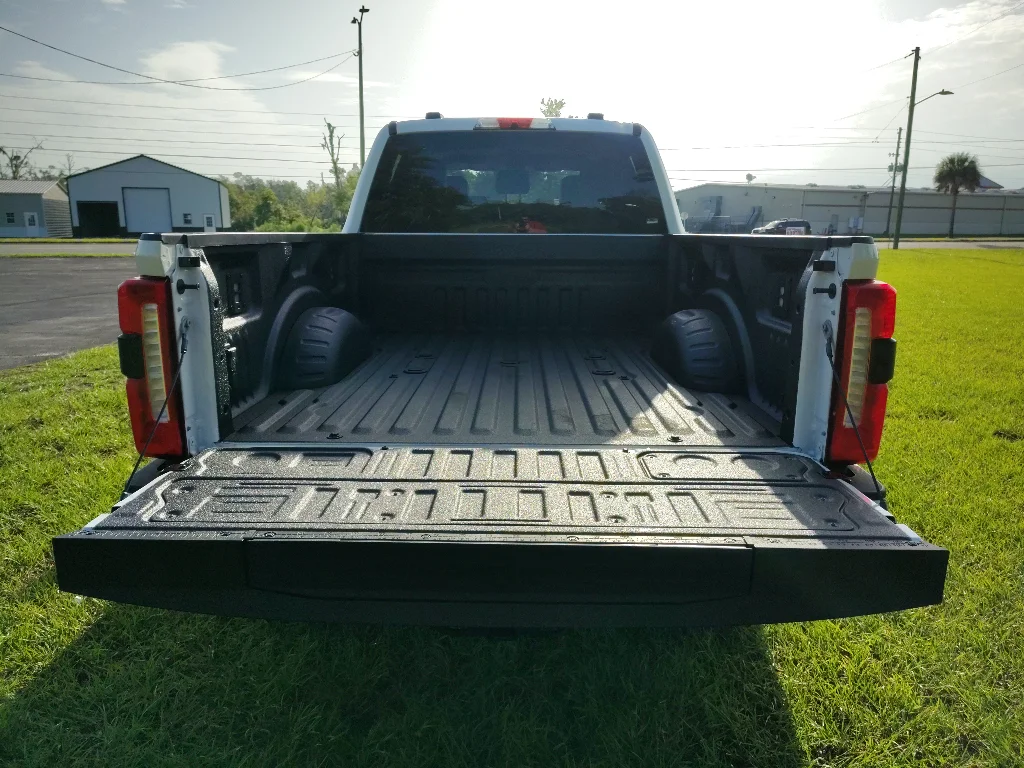 New 2026 Star White Metallic Tri-Coat Ford F-350® Lariat® image 5