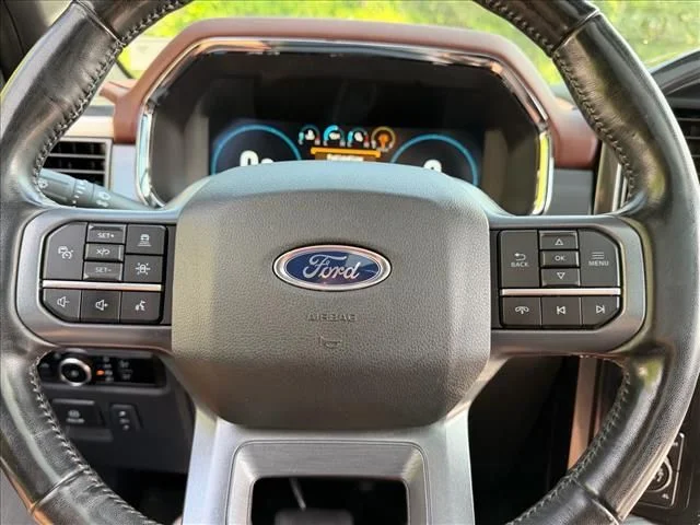 Used 2023  Ford Lariat image 17