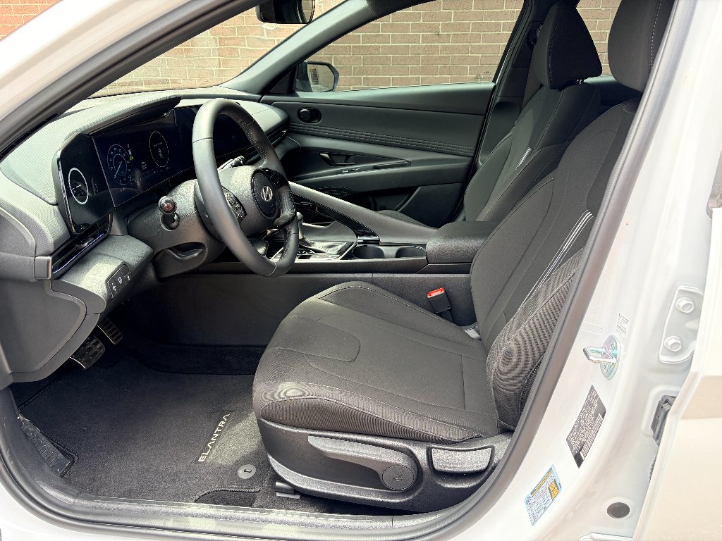 Used 2025 Serenity White Hyundai SEL Sport image 11