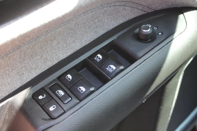 Used 2024 White Jeep Latitude image 19