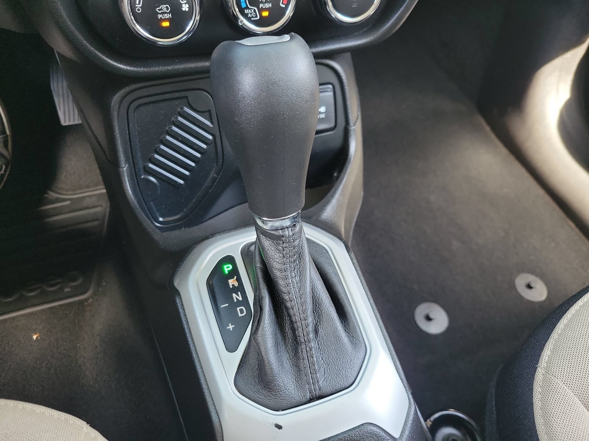 Used 2017 Hypergreen Clearcoat Jeep Sport image 25